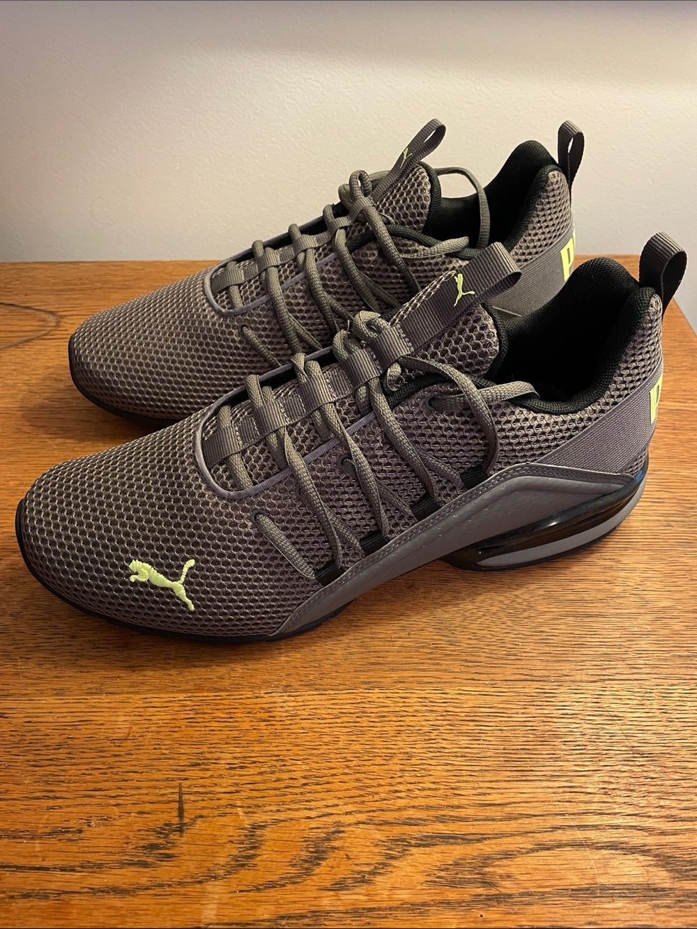 Puma Men’s Axelion LS “Castlerock-fizzy light” Sneakers. Size 10.5